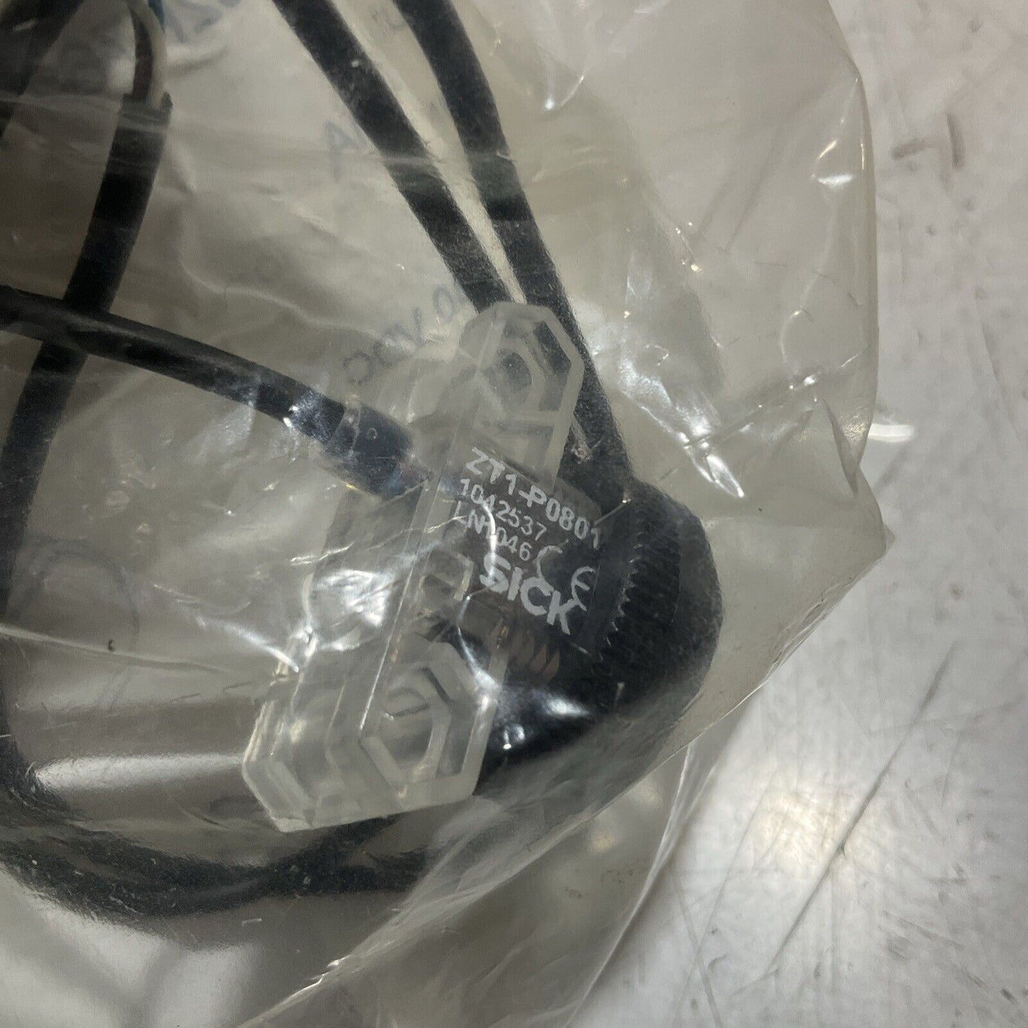 SICK ZT1-P0801S01 PHOTOELECTRIC SENSOR 30VDC LOT OF 4 U3S
