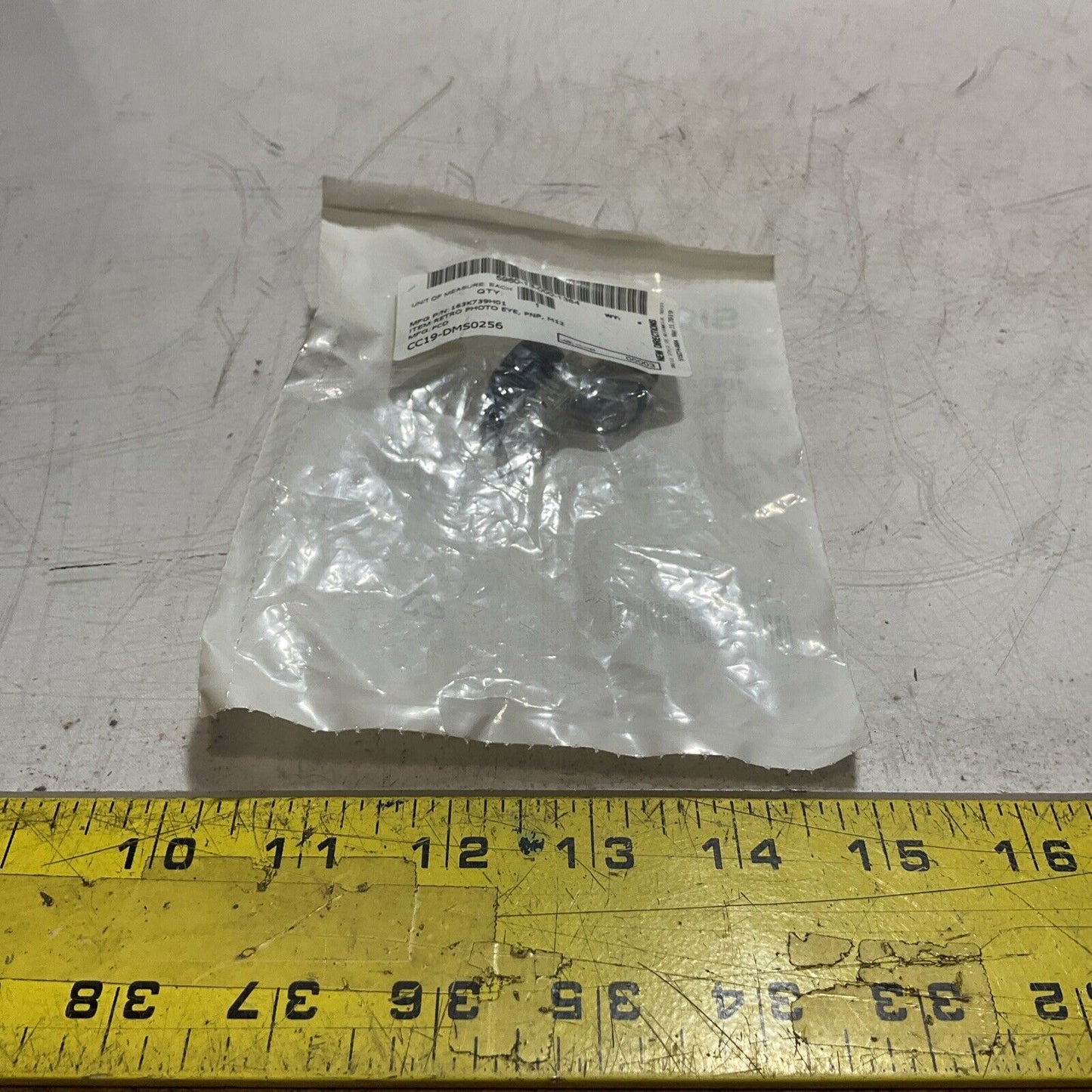 SICK ZL2-F2828 PHOTOELECTRIC SENSOR 30VDC LOT OF 2 U3S