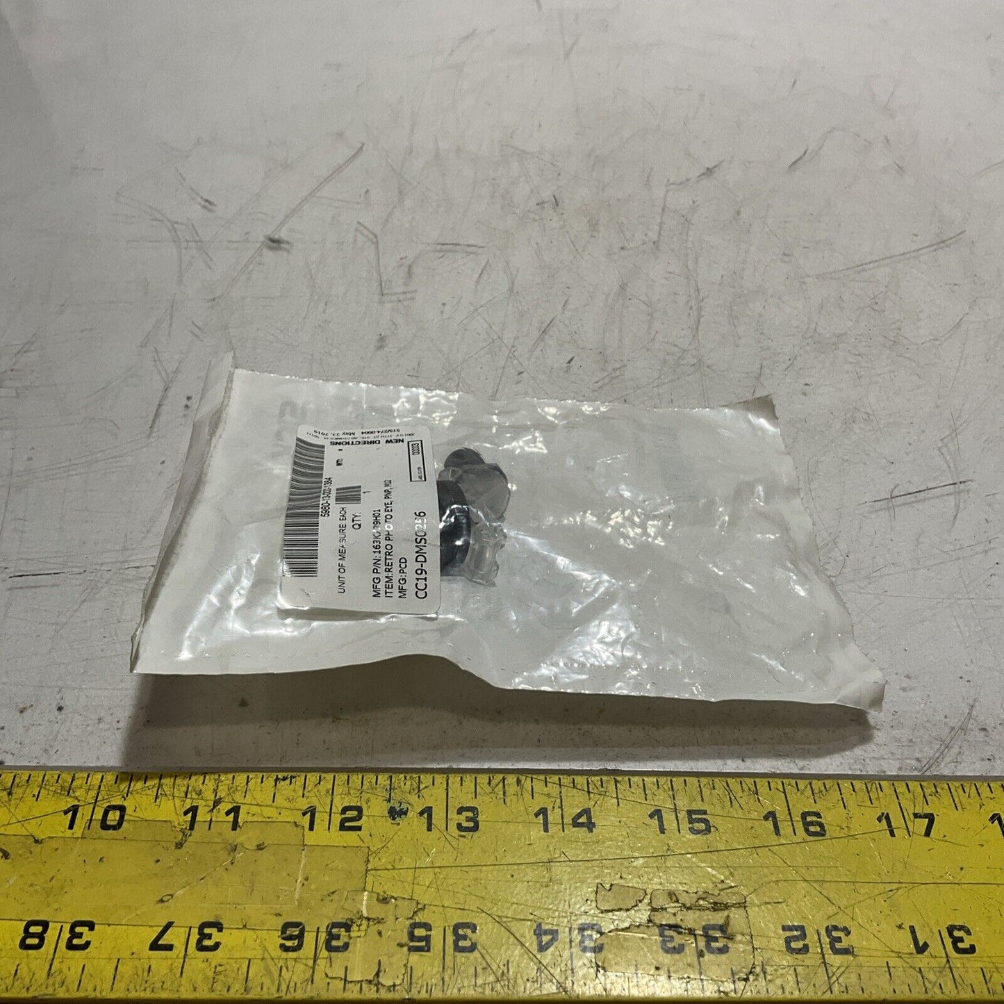 SICK ZL2-F2828 PHOTOELECTRIC SENSOR 30VDC LOT OF 2 U3S