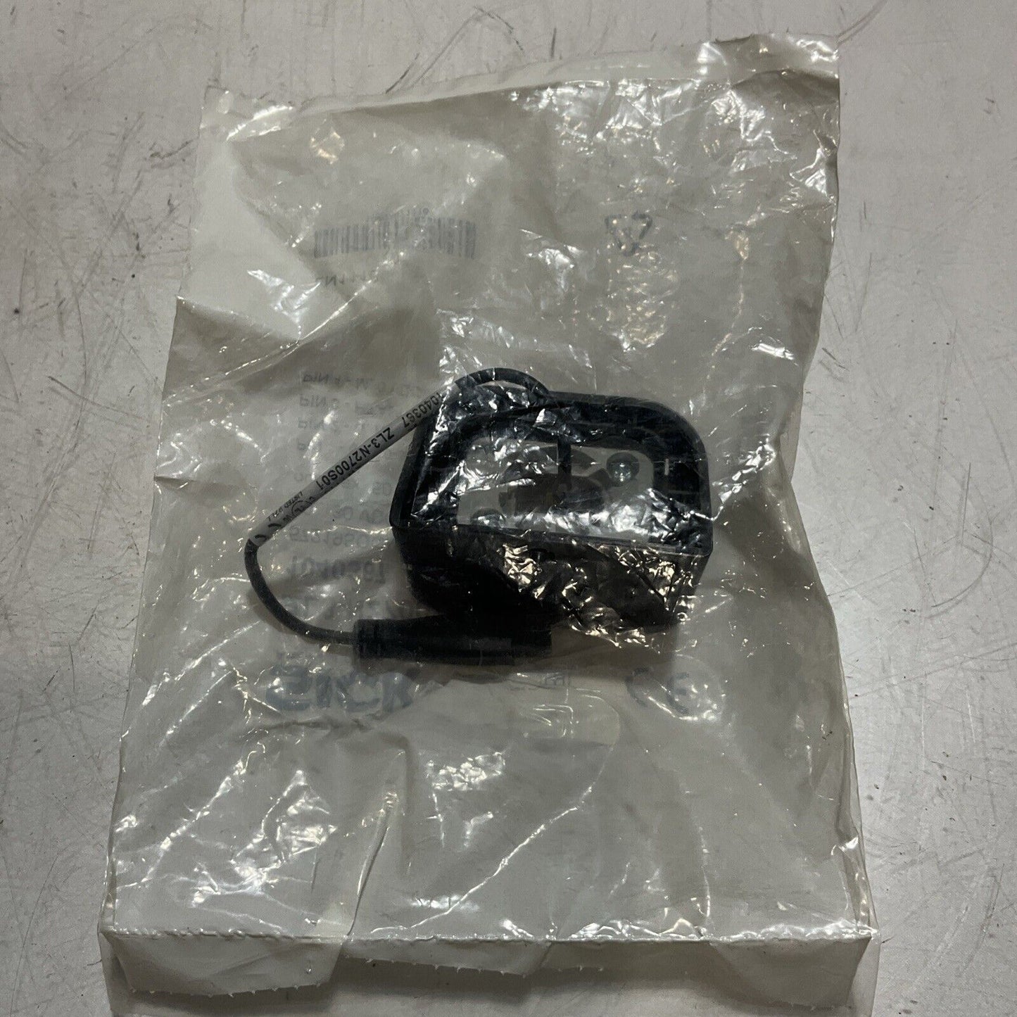 SICK ZL3-N2700S01 - 1040367 PHOTOELECTRIC REFLECTIVE SENSOR 30VDC LOT OF 2 U3S