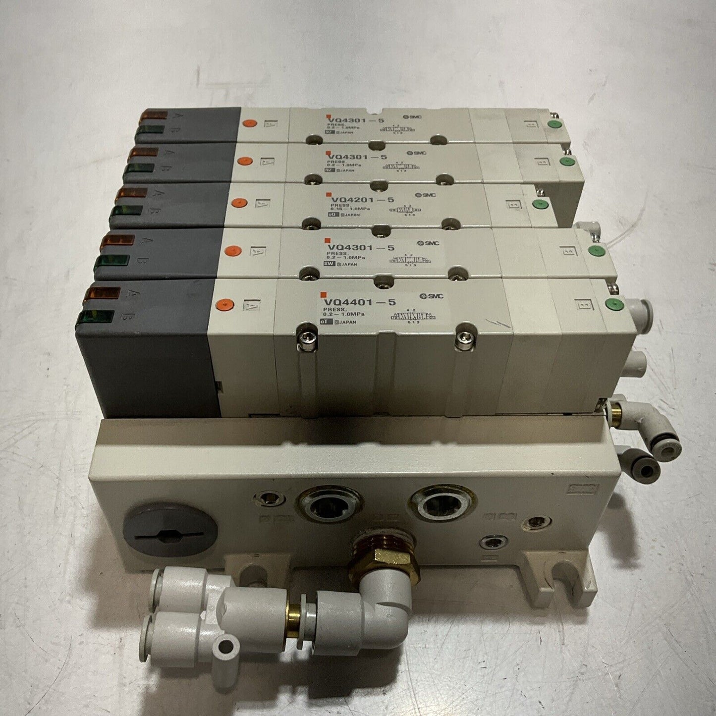 SMC VV5Q41-05-DAMO1160 VQ4401-5 MANIFOLD VALVE U3S