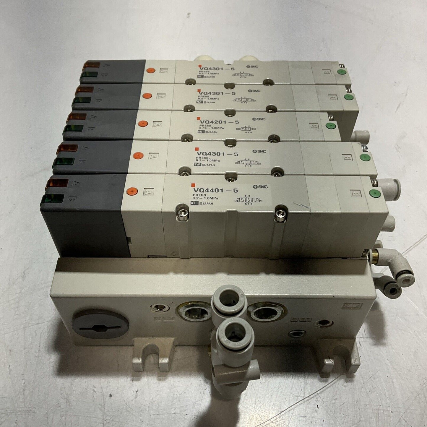 SMC VV5Q41-05-DAMO1160 VQ4401-5 MANIFOLD VALVE U3S