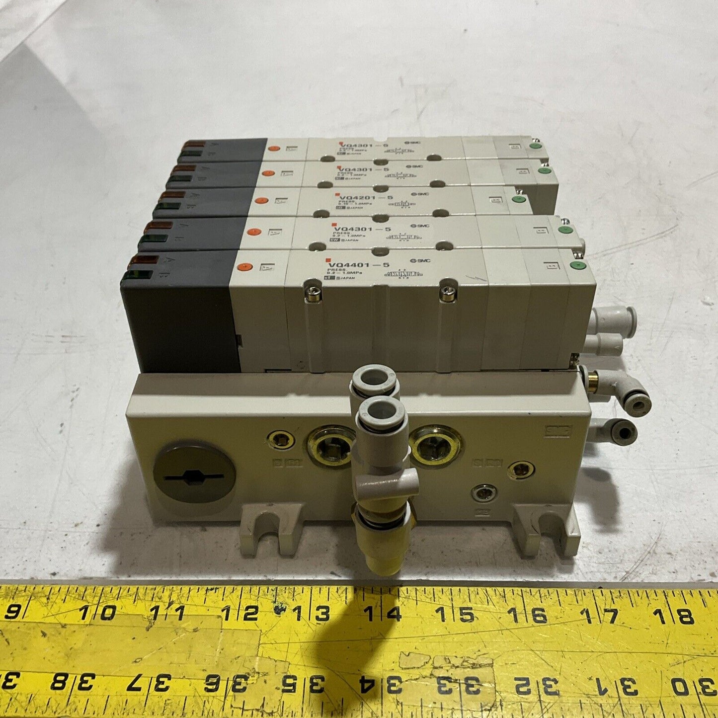 SMC VV5Q41-05-DAMO1160 VQ4401-5 MANIFOLD VALVE U3S