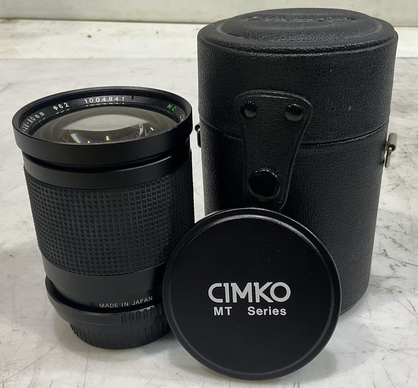 OLYMPUS OM10 50MM MANUAL FOCUS CAMERA LENSES ACCESSORIES AND CASE SET C.1979 U3S