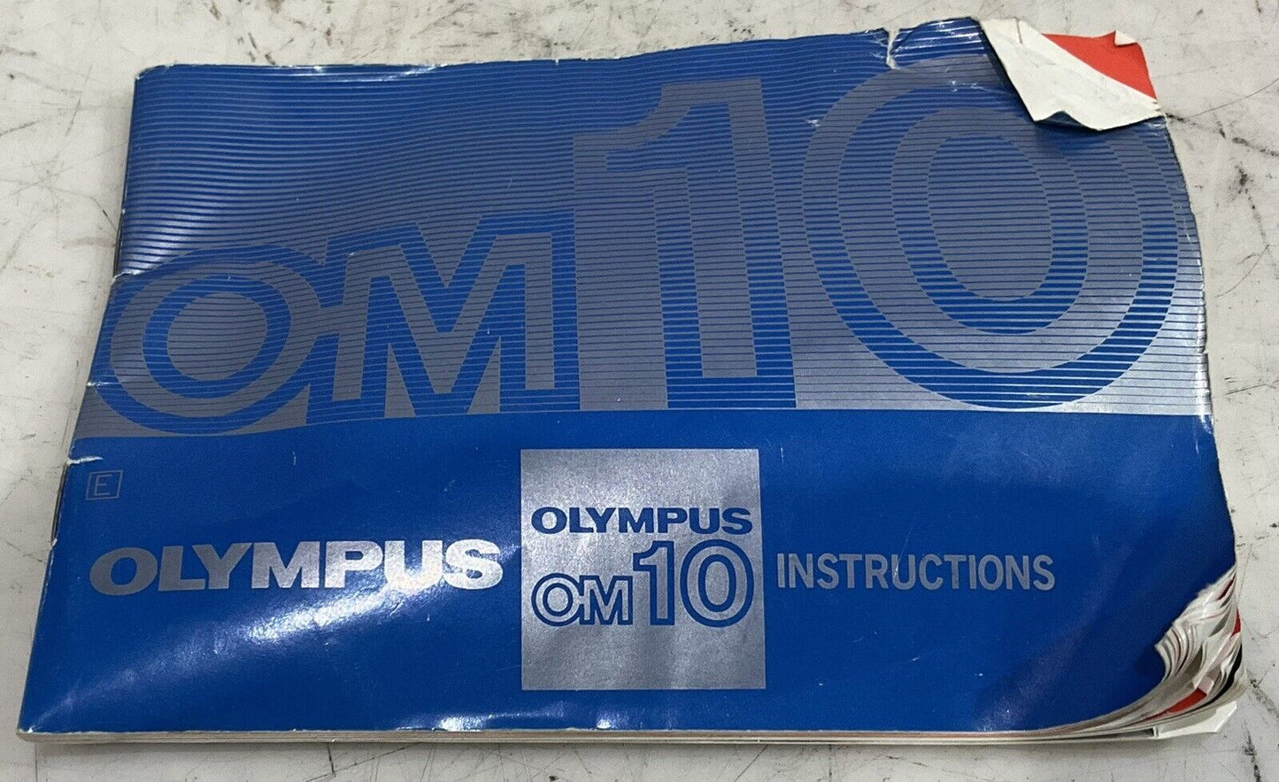 OLYMPUS OM10 50MM MANUAL FOCUS CAMERA LENSES ACCESSORIES AND CASE SET C.1979 U3S