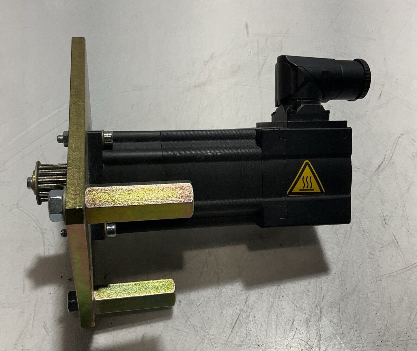 LENZE MCS06F41LRS0B0-B11N-ST5S00N-R28U SERVO MOTOR U3S