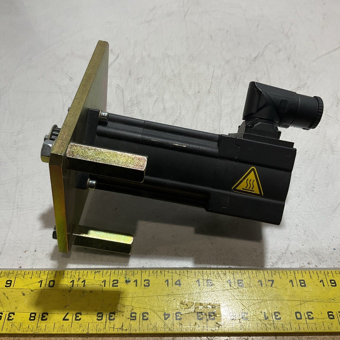 LENZE MCS06F41LRS0B0-B11N-ST5S00N-R28U SERVO MOTOR U3S