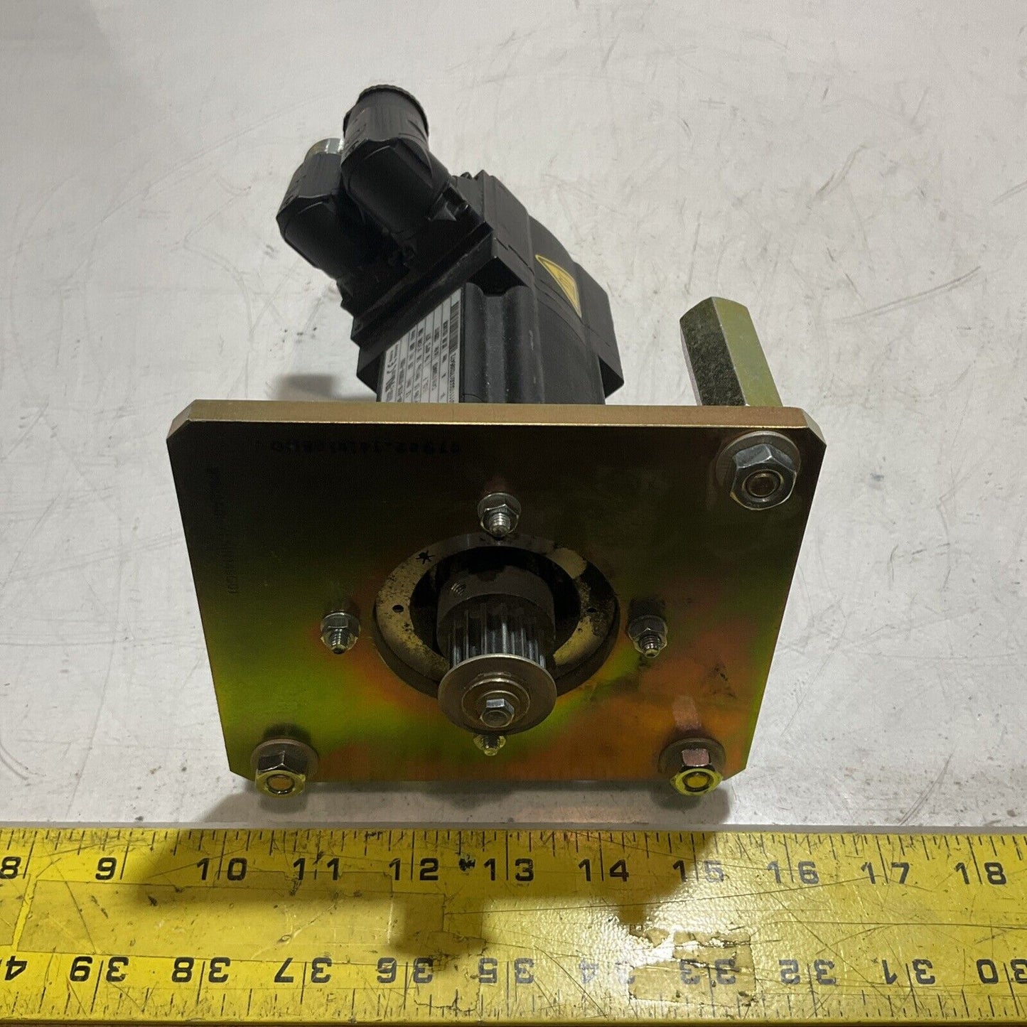 LENZE MCS06F41LRS0B0-B11N-ST5S00N-R28U SERVO MOTOR U3S