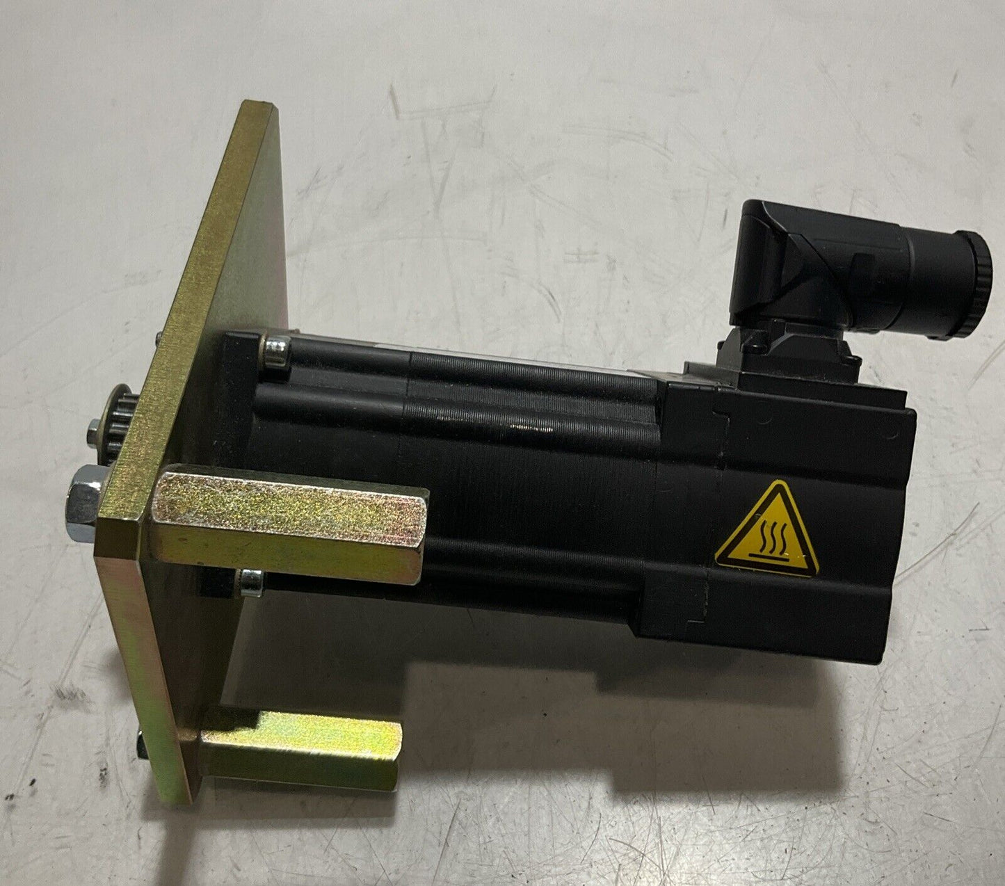 LENZE MCS06F41LRS0B0-B11N-ST5S00N-R28U SERVO MOTOR U3S