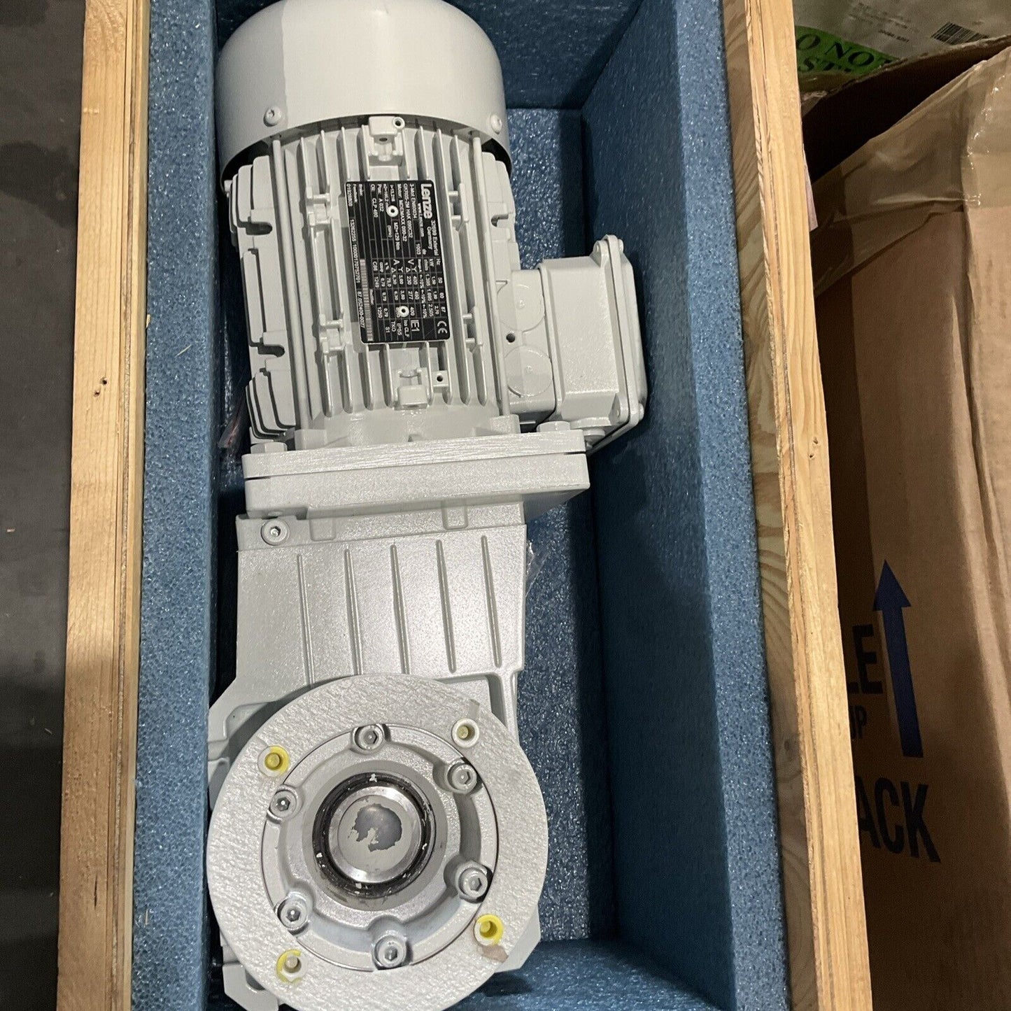 LENZE GKR05-2MHAK 090C32 GEARMOTOR U3S
