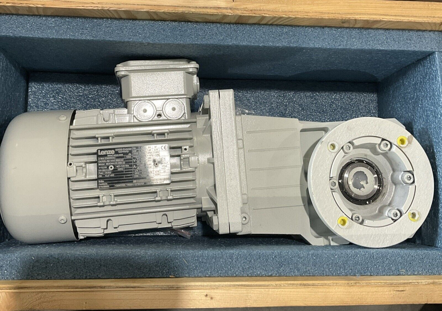 LENZE GKR05-2MHAK 090C32 GEARMOTOR U3S