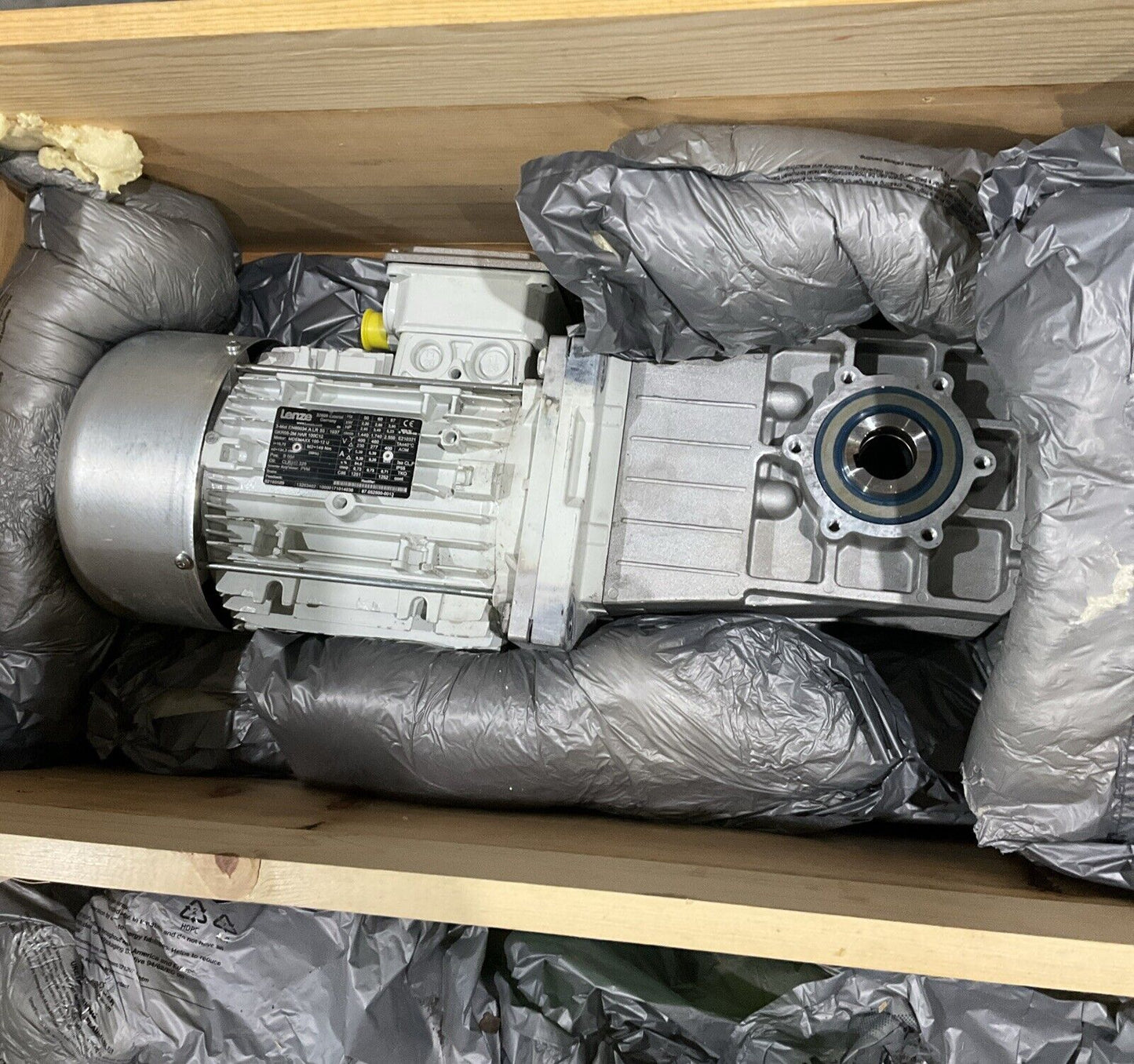 LENZE GKR05-2MHAR100C12 GEARMOTOR U3S