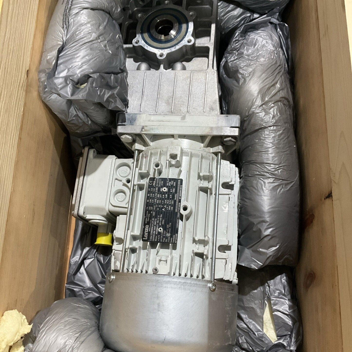 LENZE GKR05-2MHAR100C12 GEARMOTOR U3S