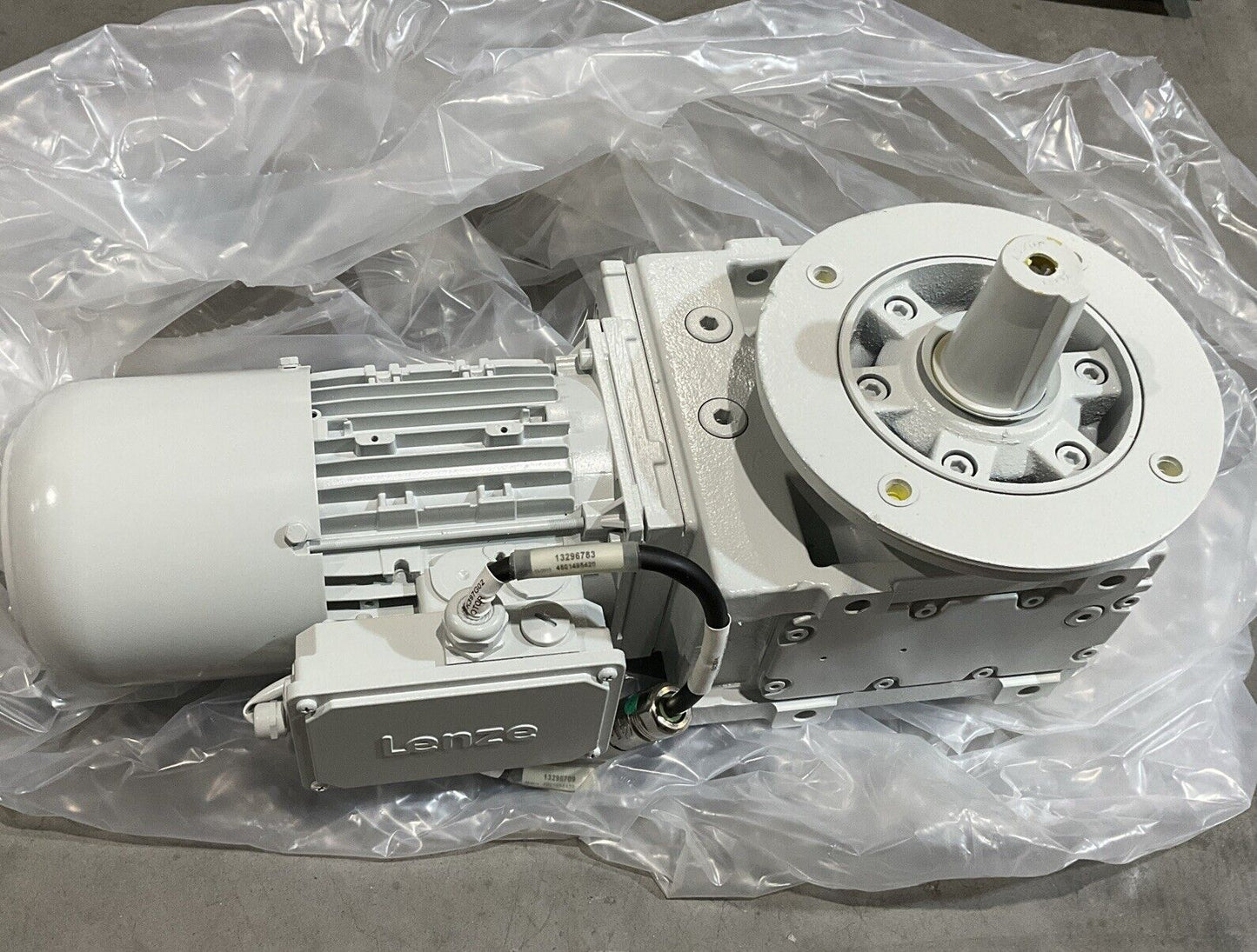 LENZE GKS05-3MVACK-071C42 GEARMOTOR U3S