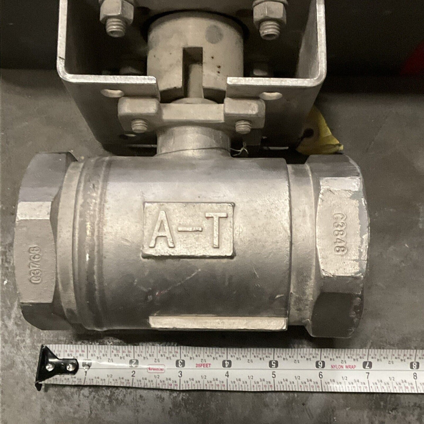 TRIAC SPRING RETURN ACTUATORS W/ 2" VALVE MODEL F23TZ2002R6SXX 476