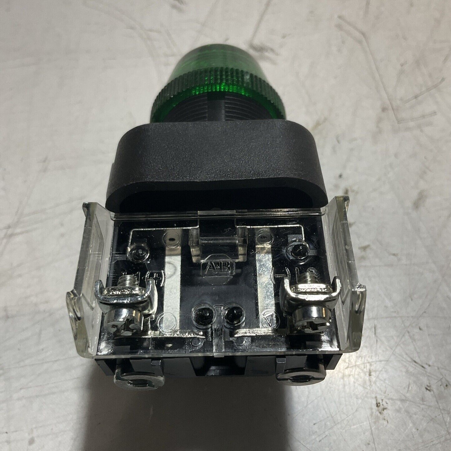 A-B ALLEN-BRADLEY 800H-QR10G GREEN ILLUMINATED PUSHBUTTON RM6