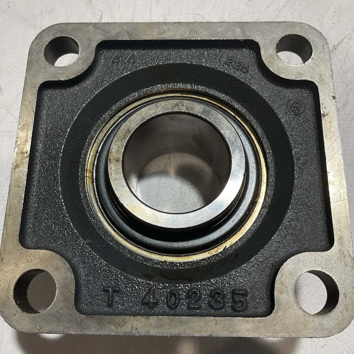 FAFNIR T40235 FLAGE-MOUT BALL BEARINGS RM6