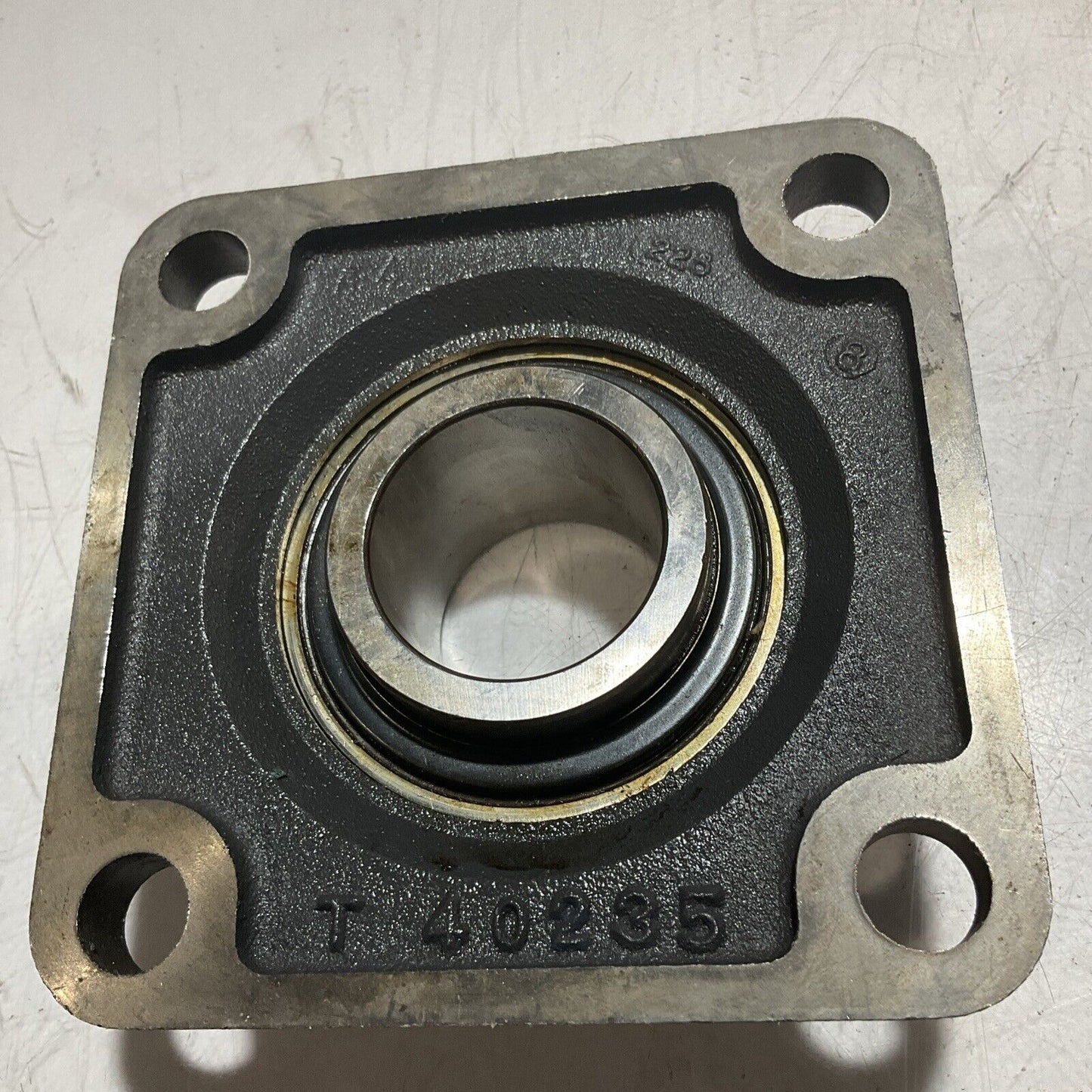 FAFNIR T40235 FLAGE-MOUT BALL BEARINGS RM6