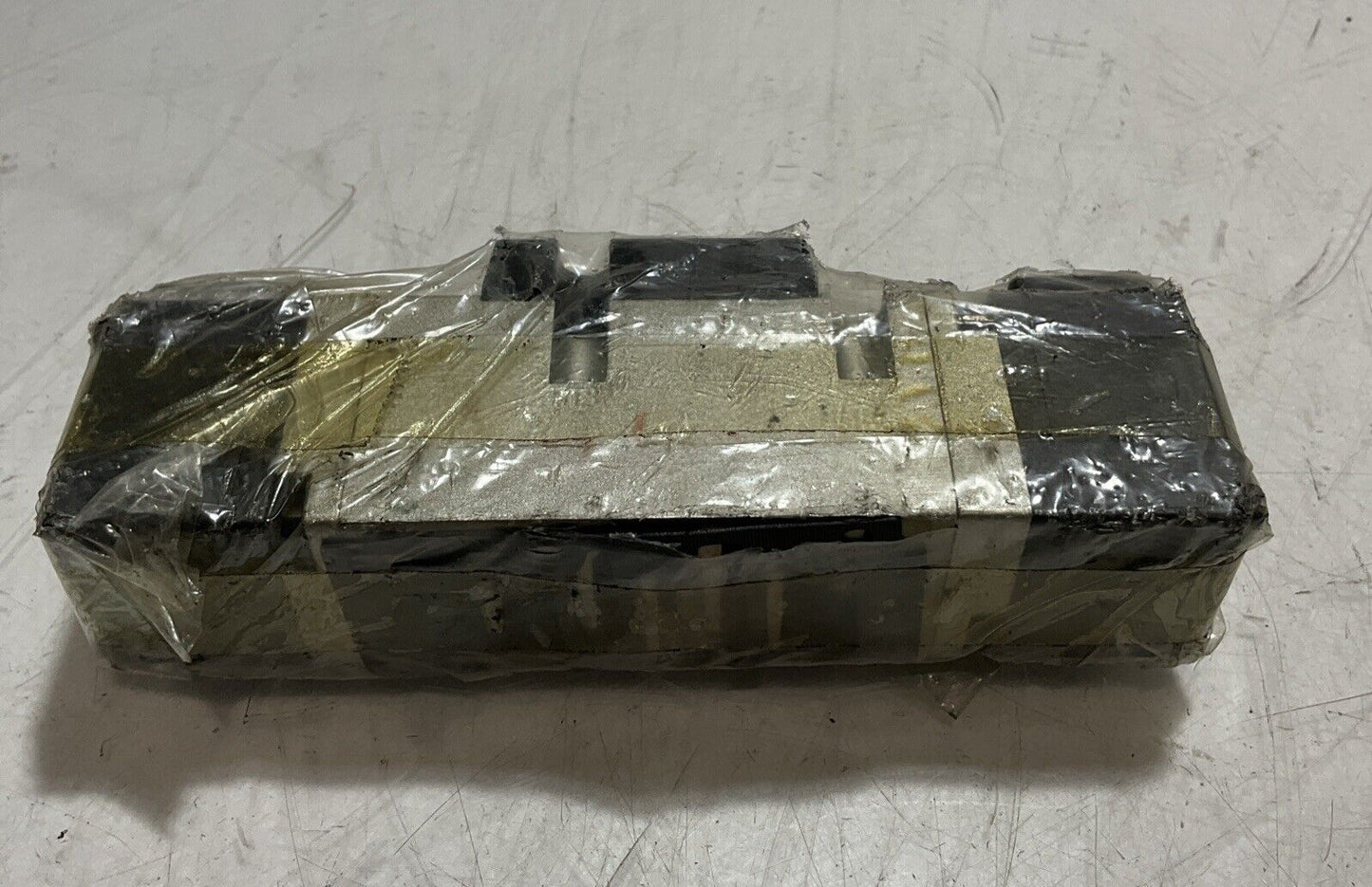 SMC V4214F SOLENOID VALVE SOL/PILOT
