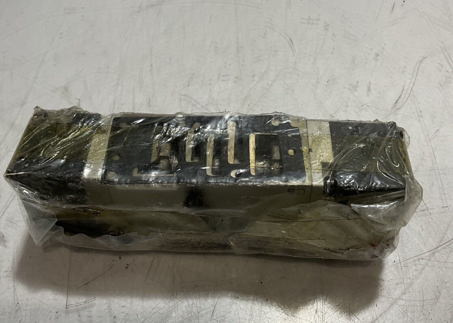 SMC V4214F SOLENOID VALVE SOL/PILOT