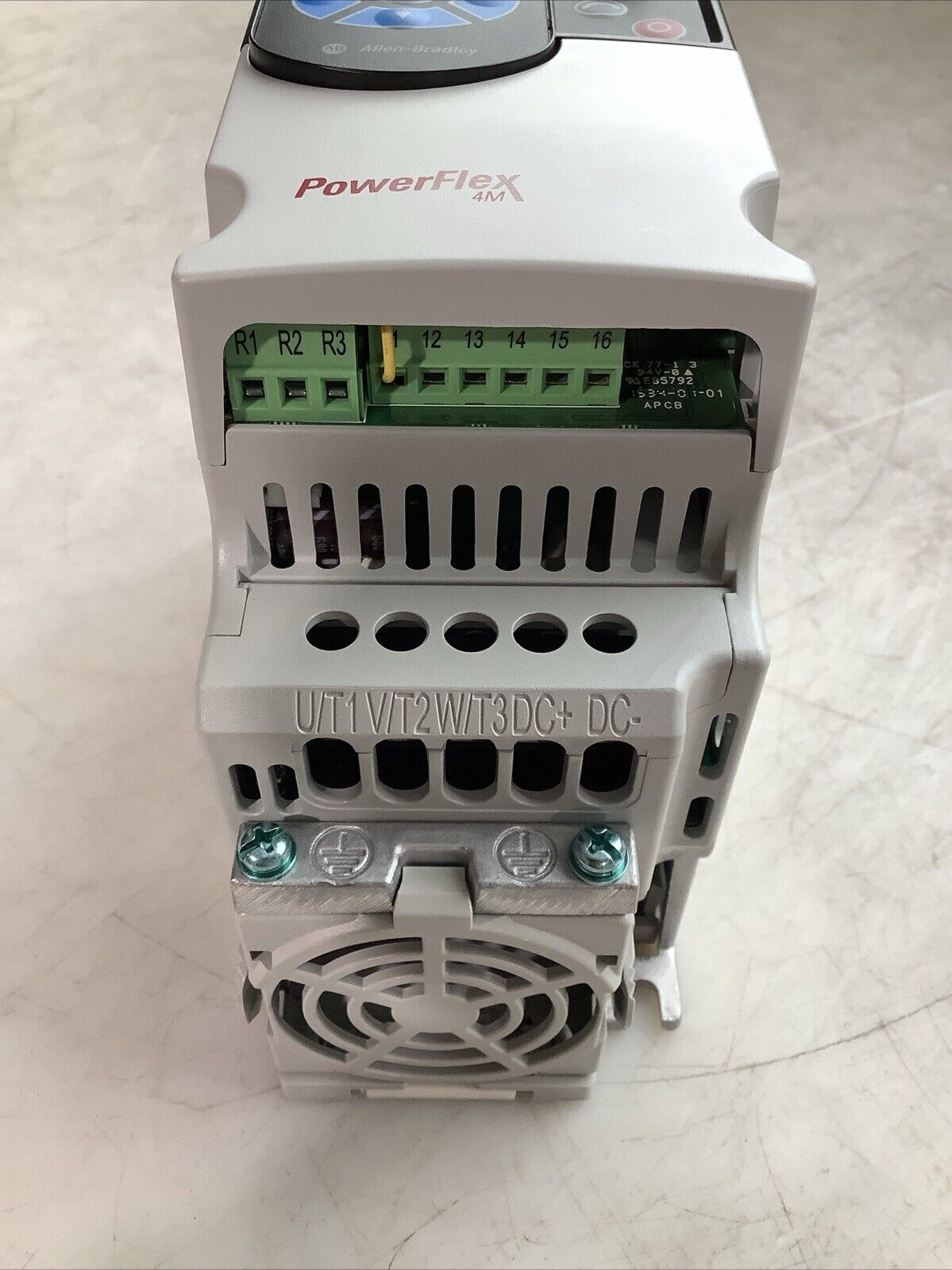 ALLEN BRADLEY 22F-B1P6N103 POWERFLEX 4M AC DRIVE 0.25HP 3PH 180-264VAC 1.9A C2H