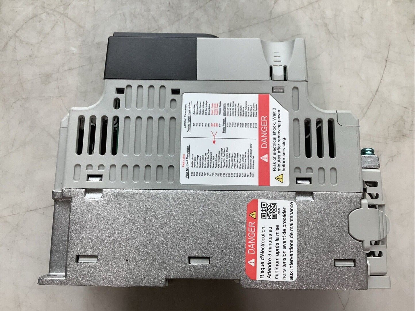 ALLEN BRADLEY 22F-B1P6N103 POWERFLEX 4M AC DRIVE 0.25HP 3PH 180-264VAC 1.9A C2H