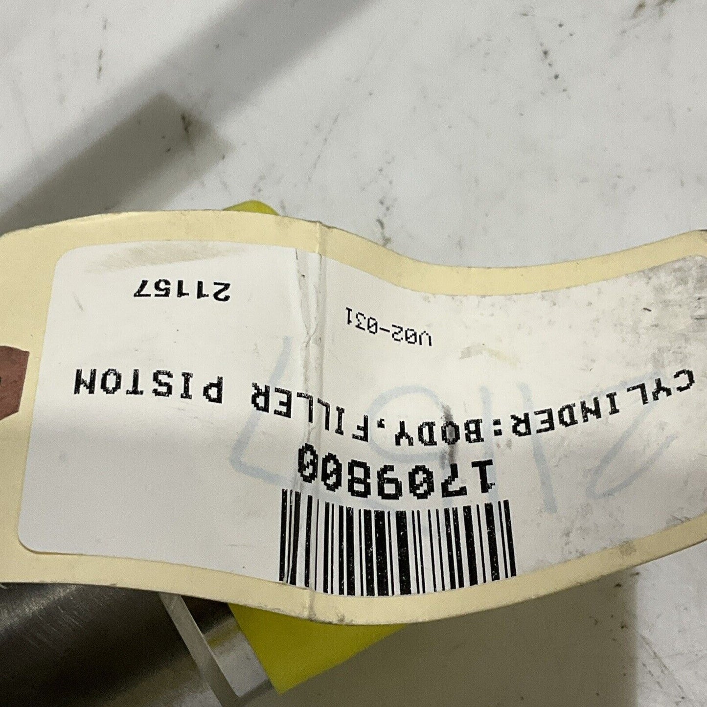 EV P275693/4 98915 FILLER PISTON BODY CYLINDER C2H