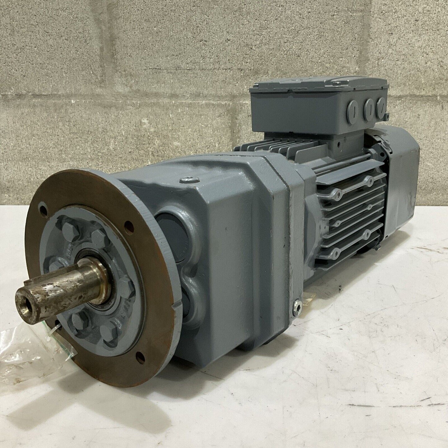 SEW-EURODRIVE RF37 DRE80M4BE1 01.7190971701.0001.15 INVERTER MOTOR 1740 C2H