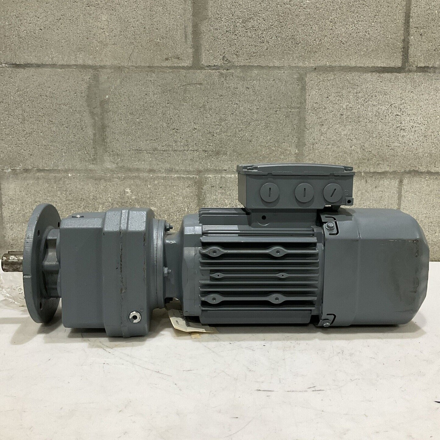 SEW-EURODRIVE RF37 DRE80M4BE1 01.7190971701.0001.15 INVERTER MOTOR 1740 C2H