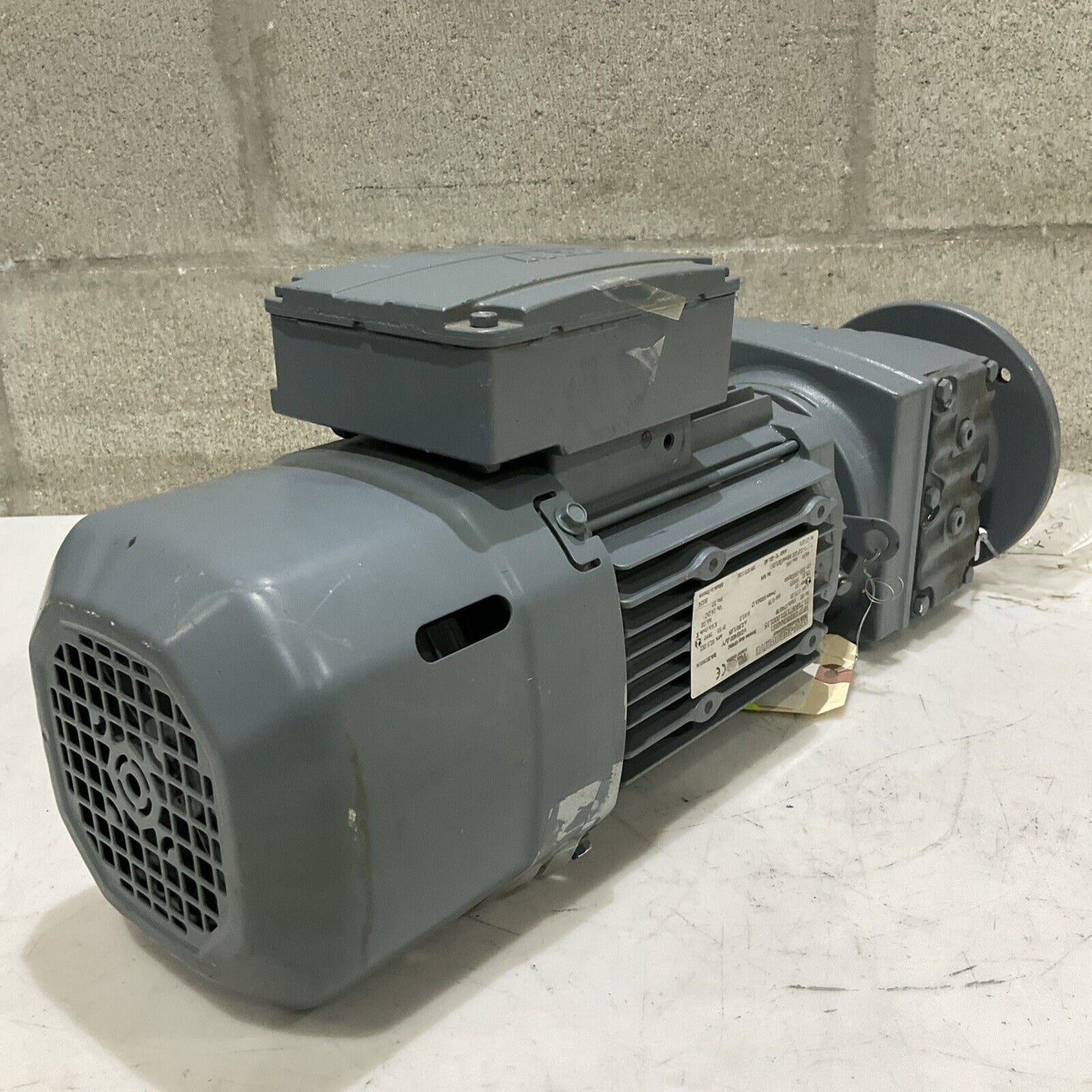 SEW-EURODRIVE RF37 DRE80M4BE1 01.7190971701.0001.15 INVERTER MOTOR 1740 C2H