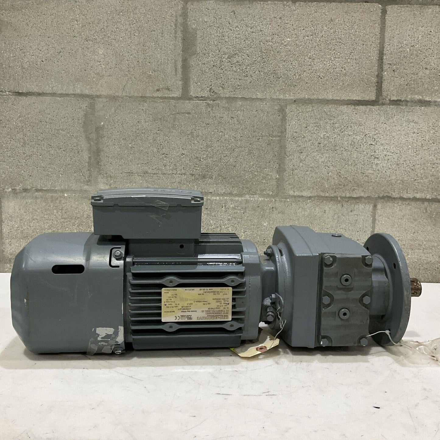 SEW-EURODRIVE RF37 DRE80M4BE1 01.7190971701.0001.15 INVERTER MOTOR 1740 C2H