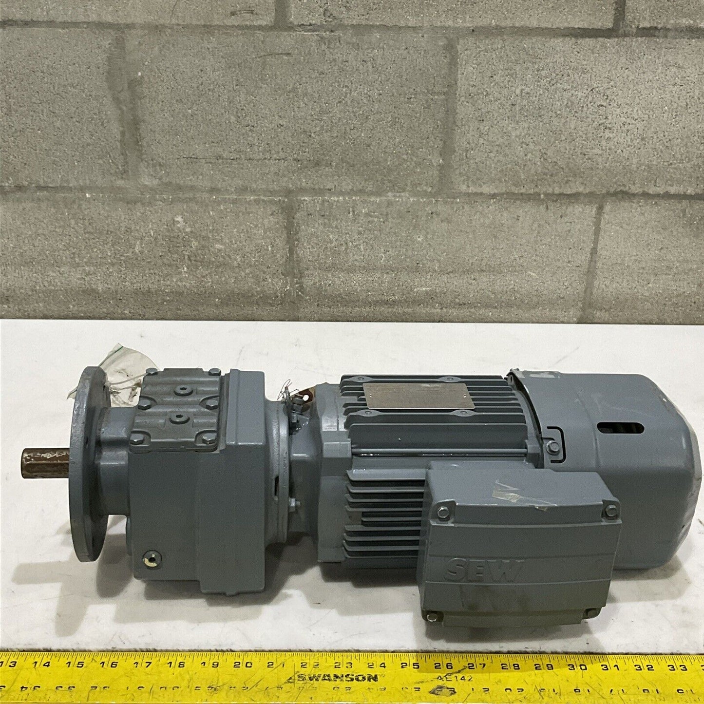 SEW-EURODRIVE RF37 DRE80M4BE1 01.7190971701.0001.15 INVERTER MOTOR 1740 C2H