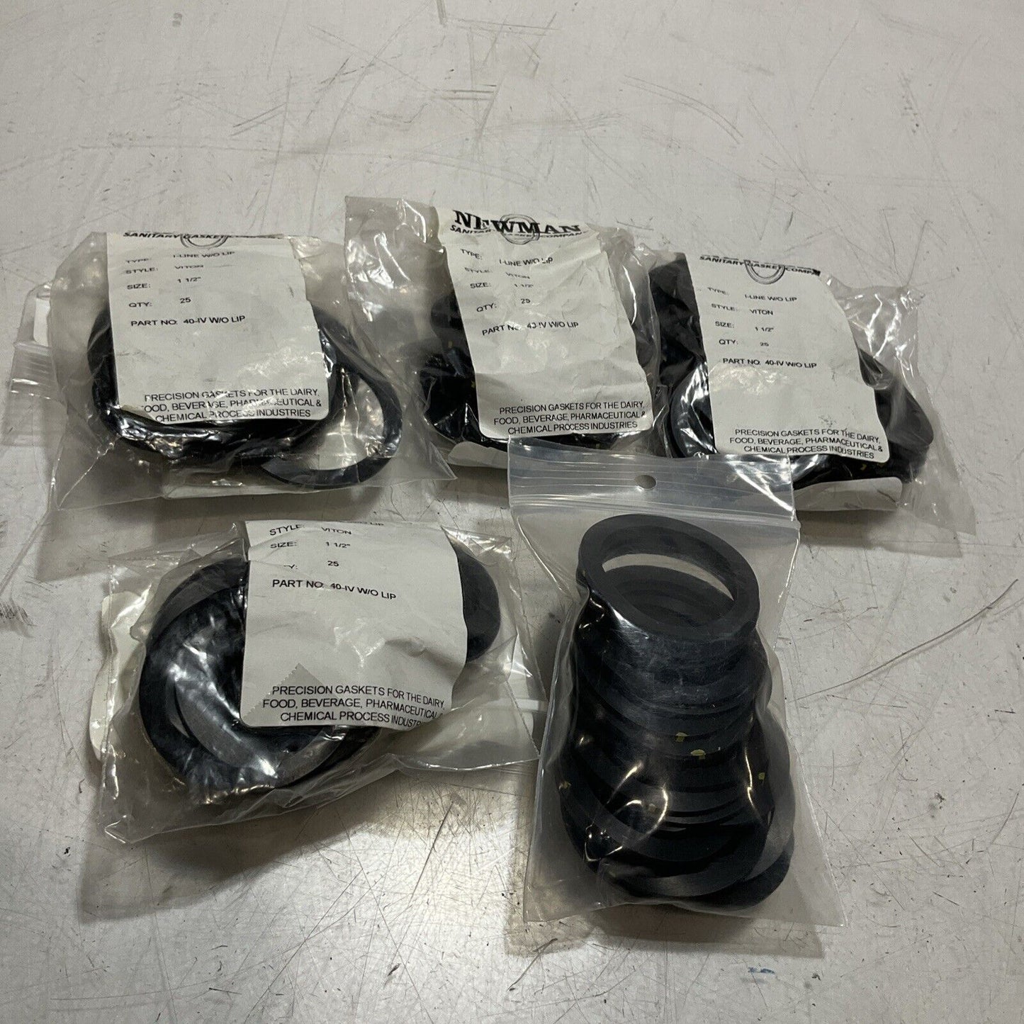 NEWMAN VITON 40-IV W/0 LIP GASKET SEAL 1-1/2IN LOT OF 125 C2H