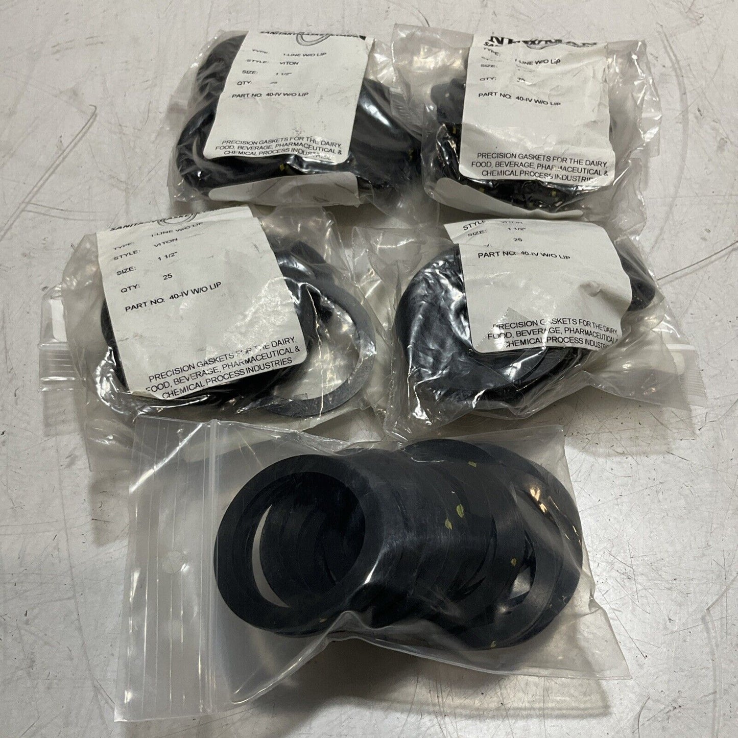 NEWMAN VITON 40-IV W/0 LIP GASKET SEAL 1-1/2IN LOT OF 125 C2H