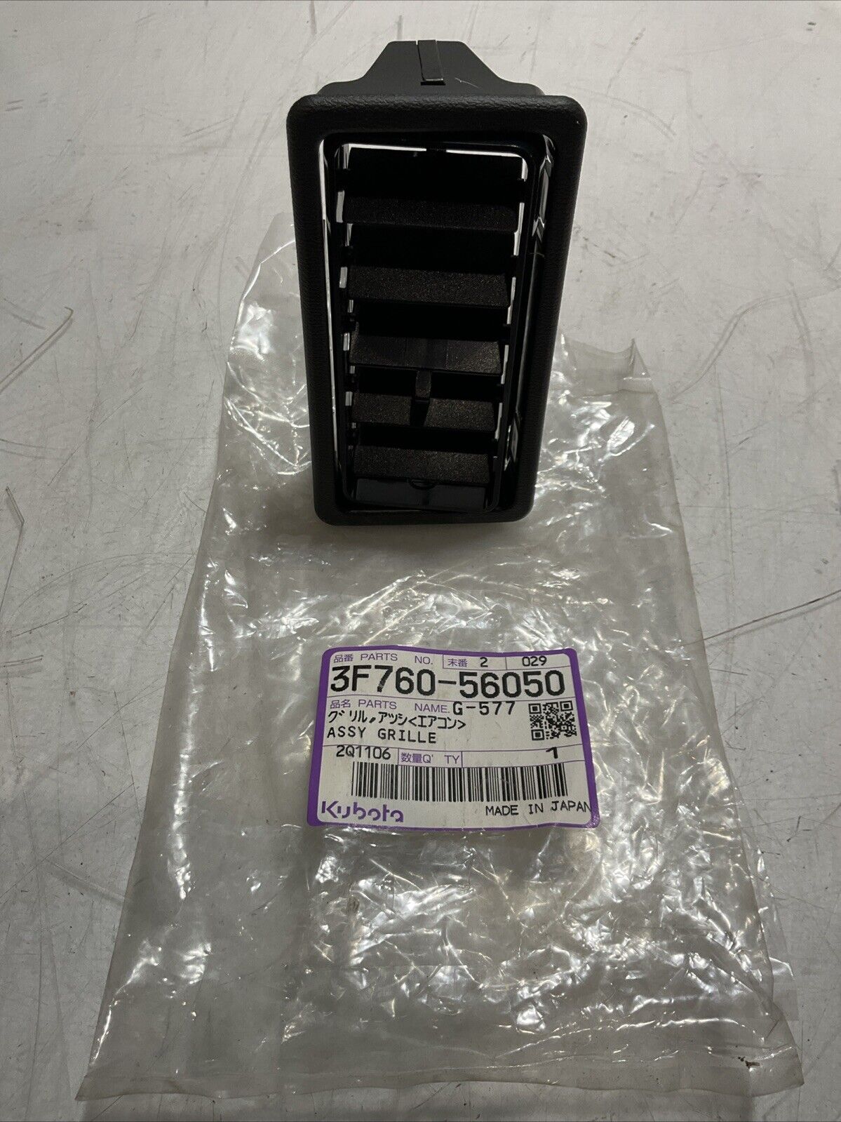 KUBOTA 3F760-56050 ASSY GRILLE LOT OF 2 K6U