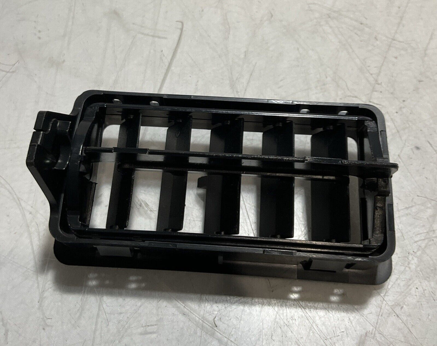 KUBOTA 3F760-56050 ASSY GRILLE LOT OF 2 K6U