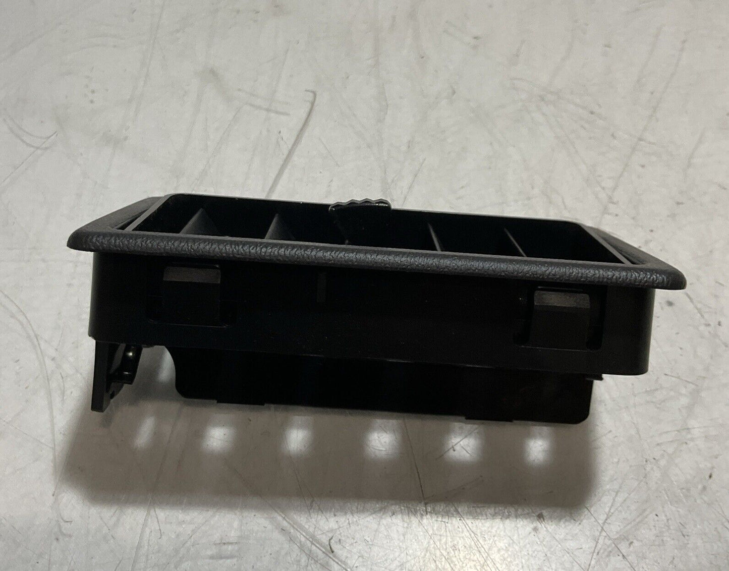 KUBOTA 3F760-56050 ASSY GRILLE LOT OF 2 K6U