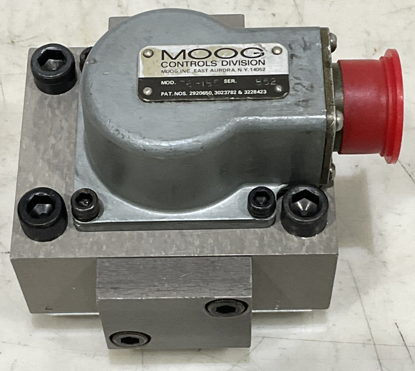 MOOG 76-185 M2021851 FLOW CONTROL HYDRAULIC SERVO VALVE 373