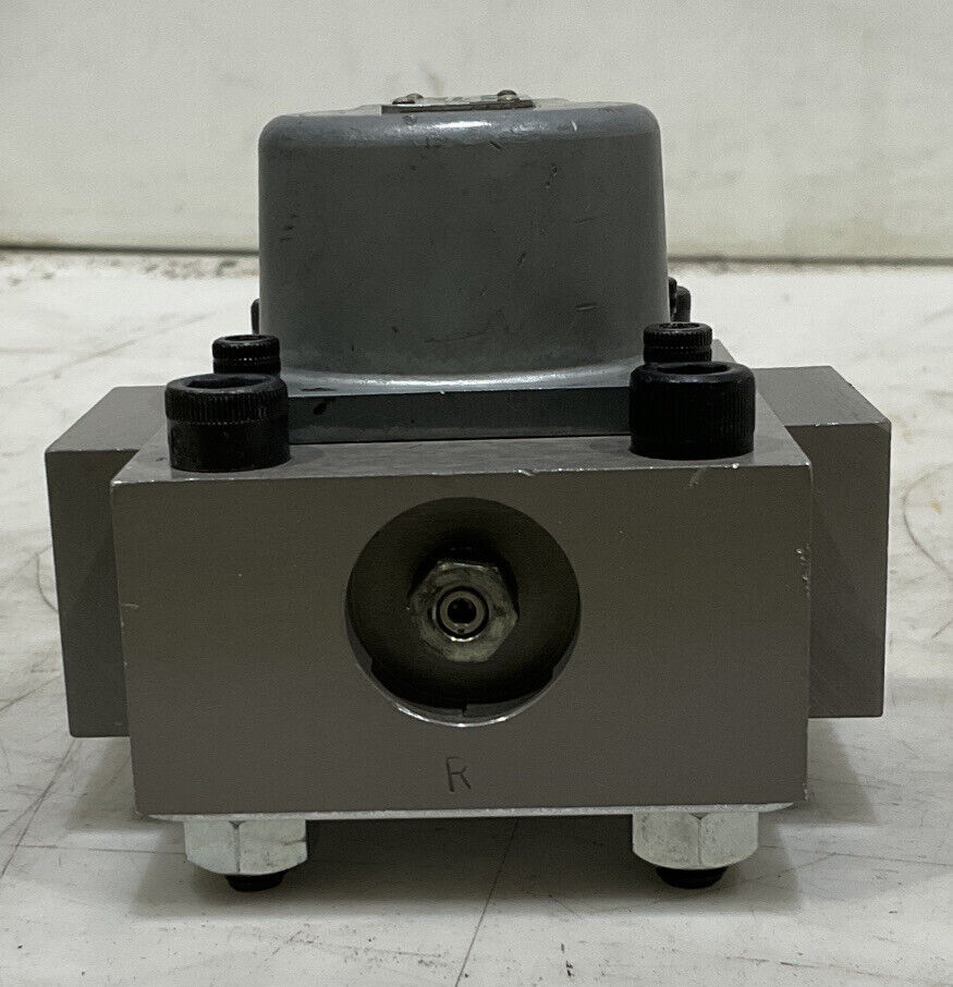 MOOG 76-185 M2021851 FLOW CONTROL HYDRAULIC SERVO VALVE 373