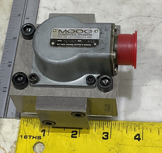 MOOG 76-185 M2021851 FLOW CONTROL HYDRAULIC SERVO VALVE 373