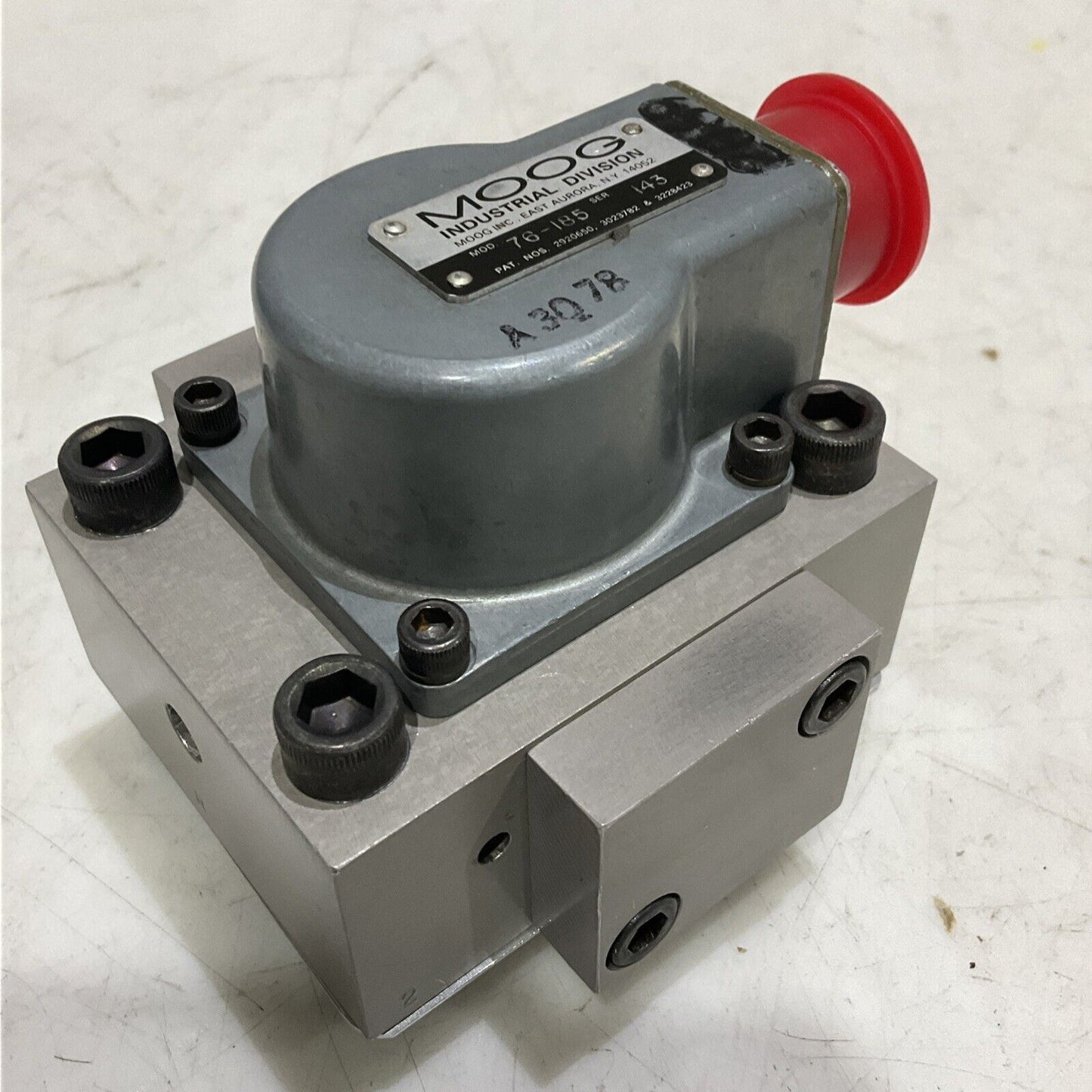 MOOG 76-185 M2021851 FLOW CONTROL HYDRAULIC SERVO VALVE 373