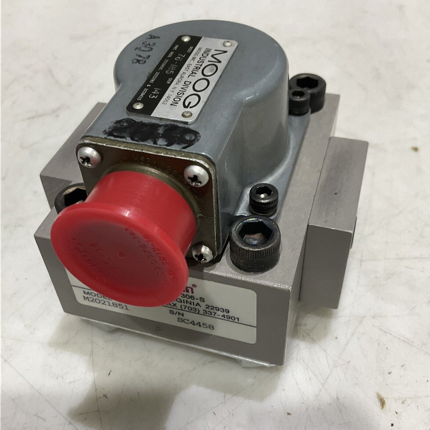 MOOG 76-185 M2021851 FLOW CONTROL HYDRAULIC SERVO VALVE 373