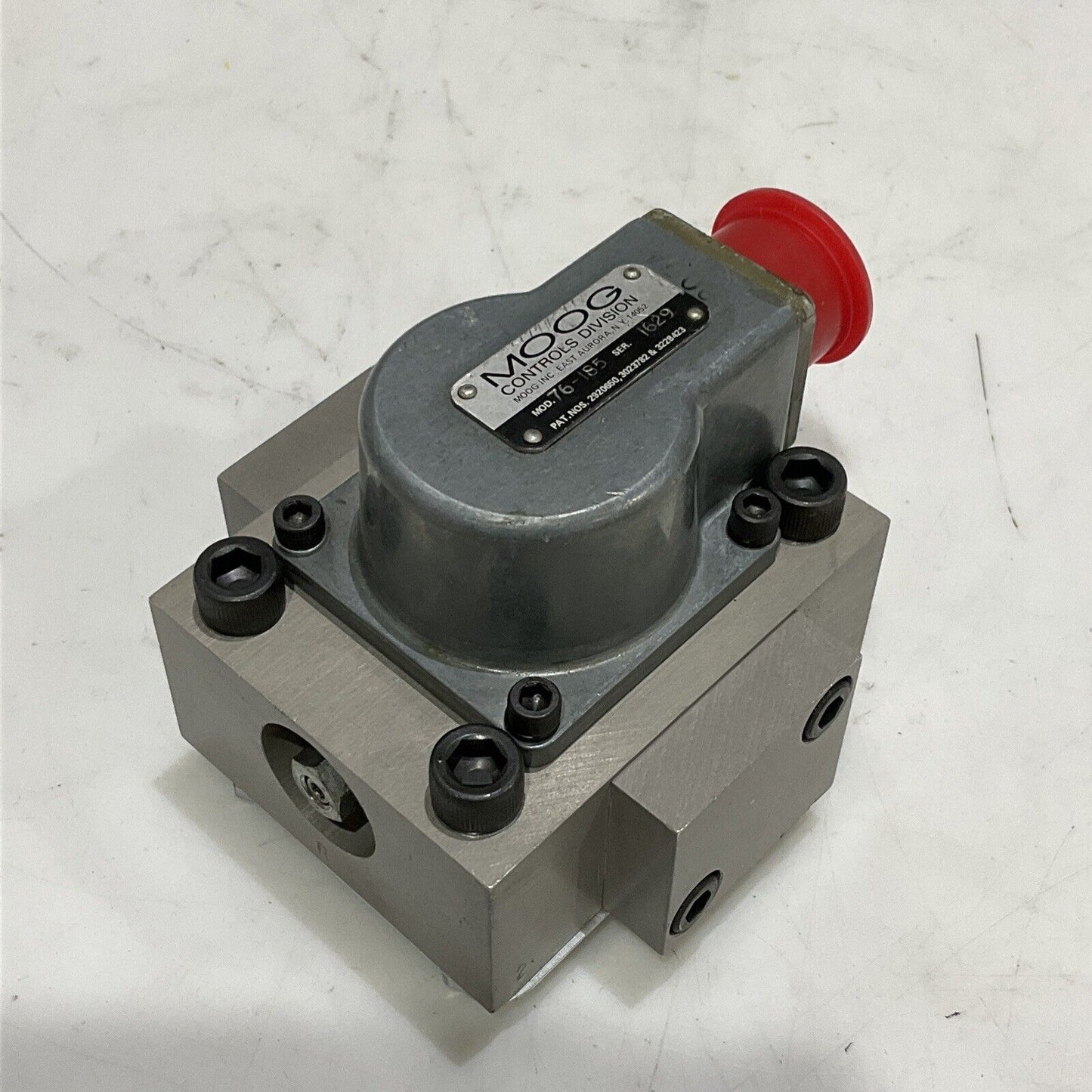 MOOG 76-185 M2021851 FLOW CONTROL HYDRAULIC SERVO VALVE 373