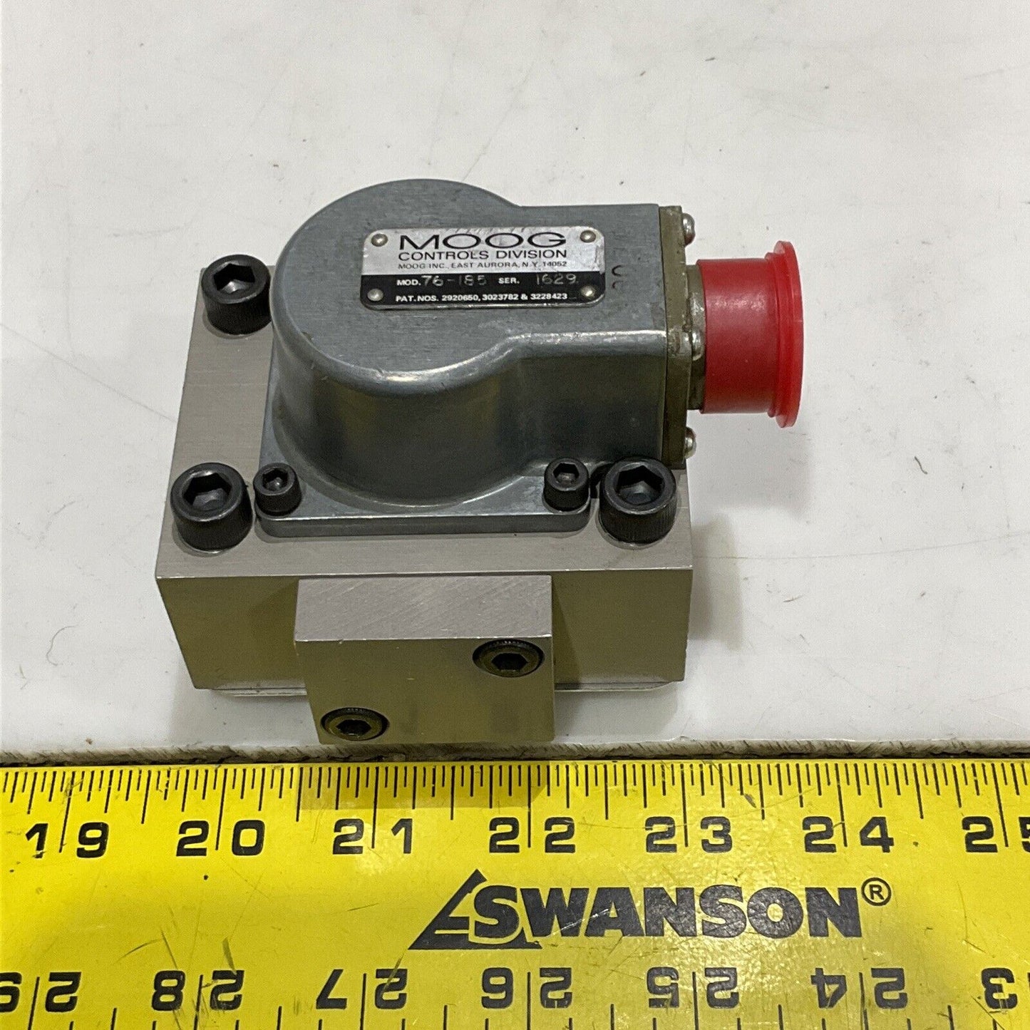 MOOG 76-185 M2021851 FLOW CONTROL HYDRAULIC SERVO VALVE 373