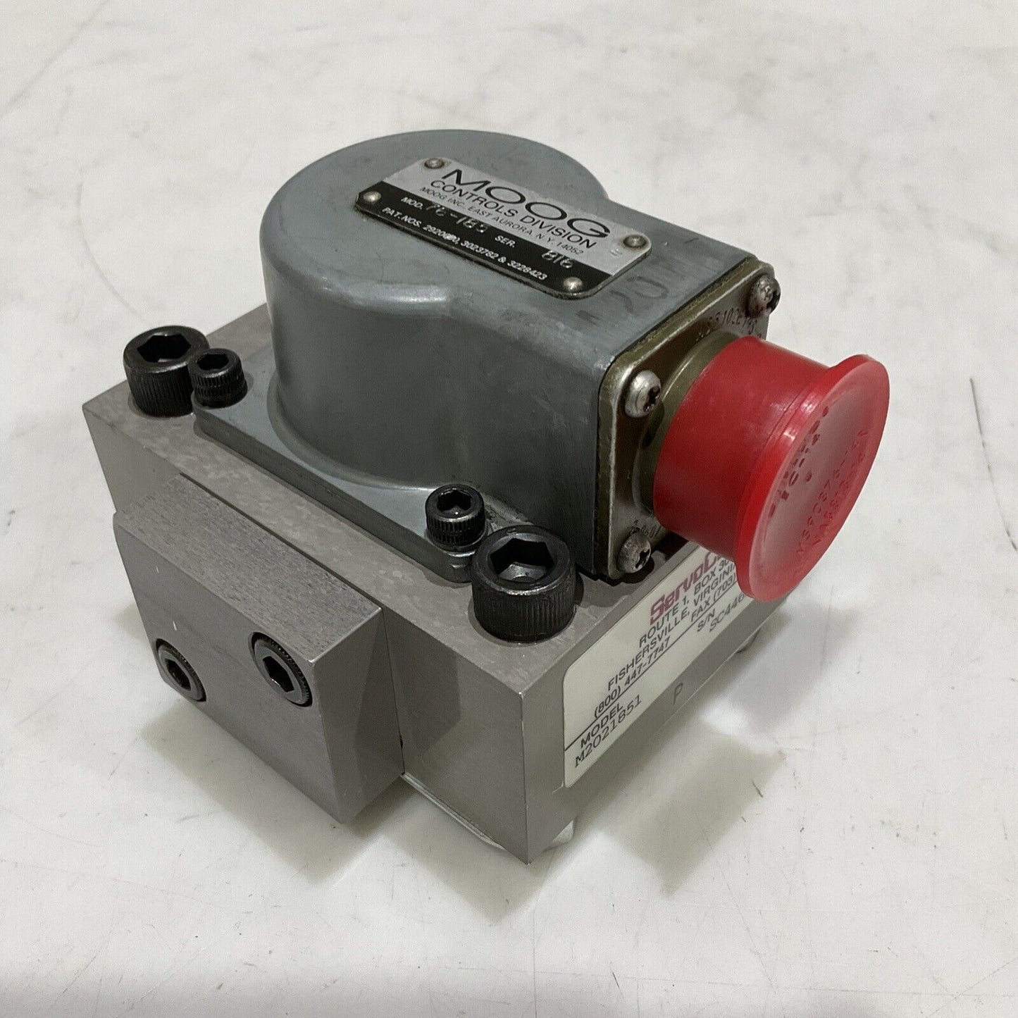 MOOG 76-185 M2021851 FLOW CONTROL HYDRAULIC SERVO VALVE 373