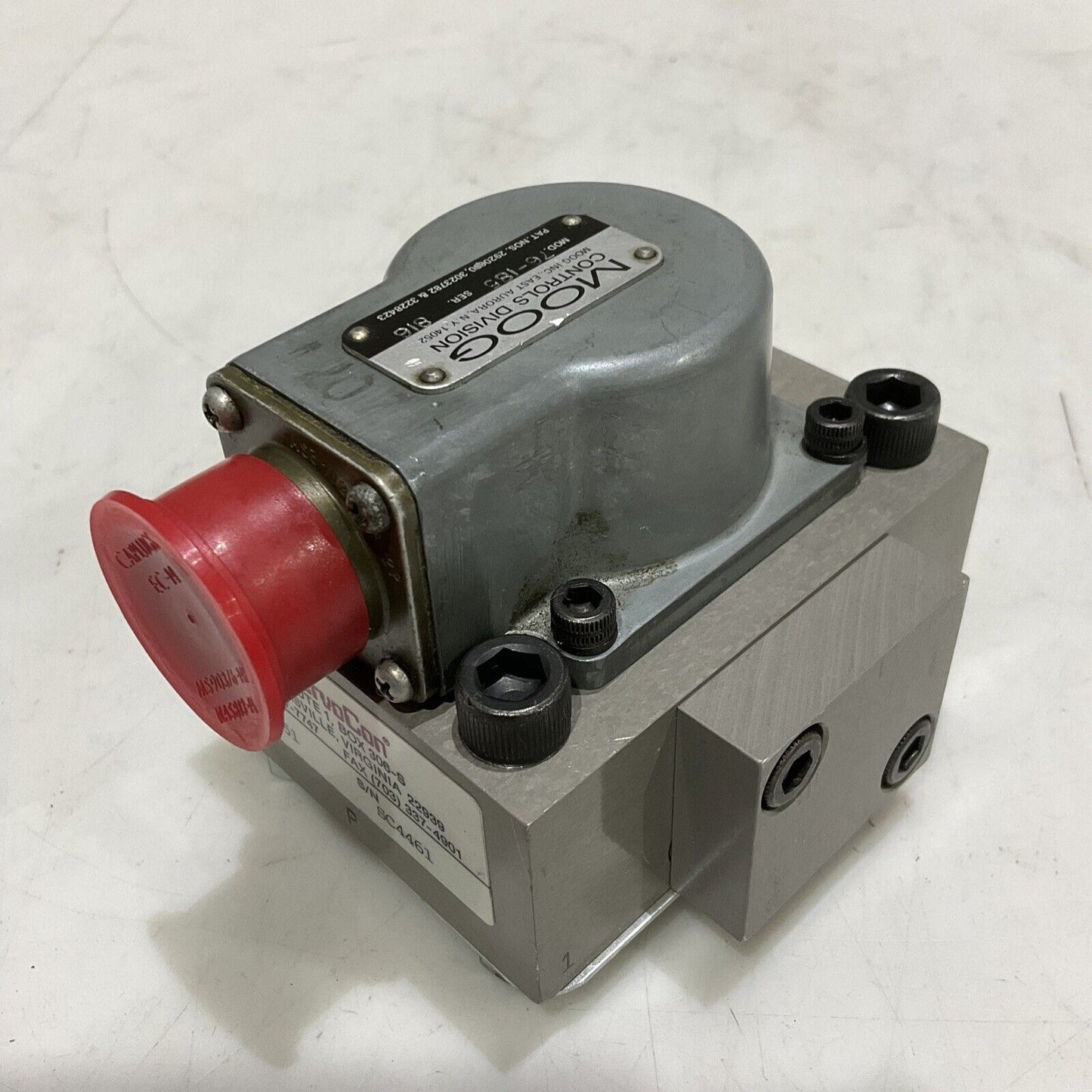MOOG 76-185 M2021851 FLOW CONTROL HYDRAULIC SERVO VALVE 373