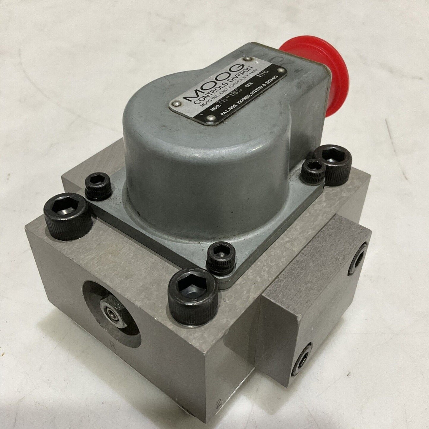 MOOG 76-185 M2021851 FLOW CONTROL HYDRAULIC SERVO VALVE 373