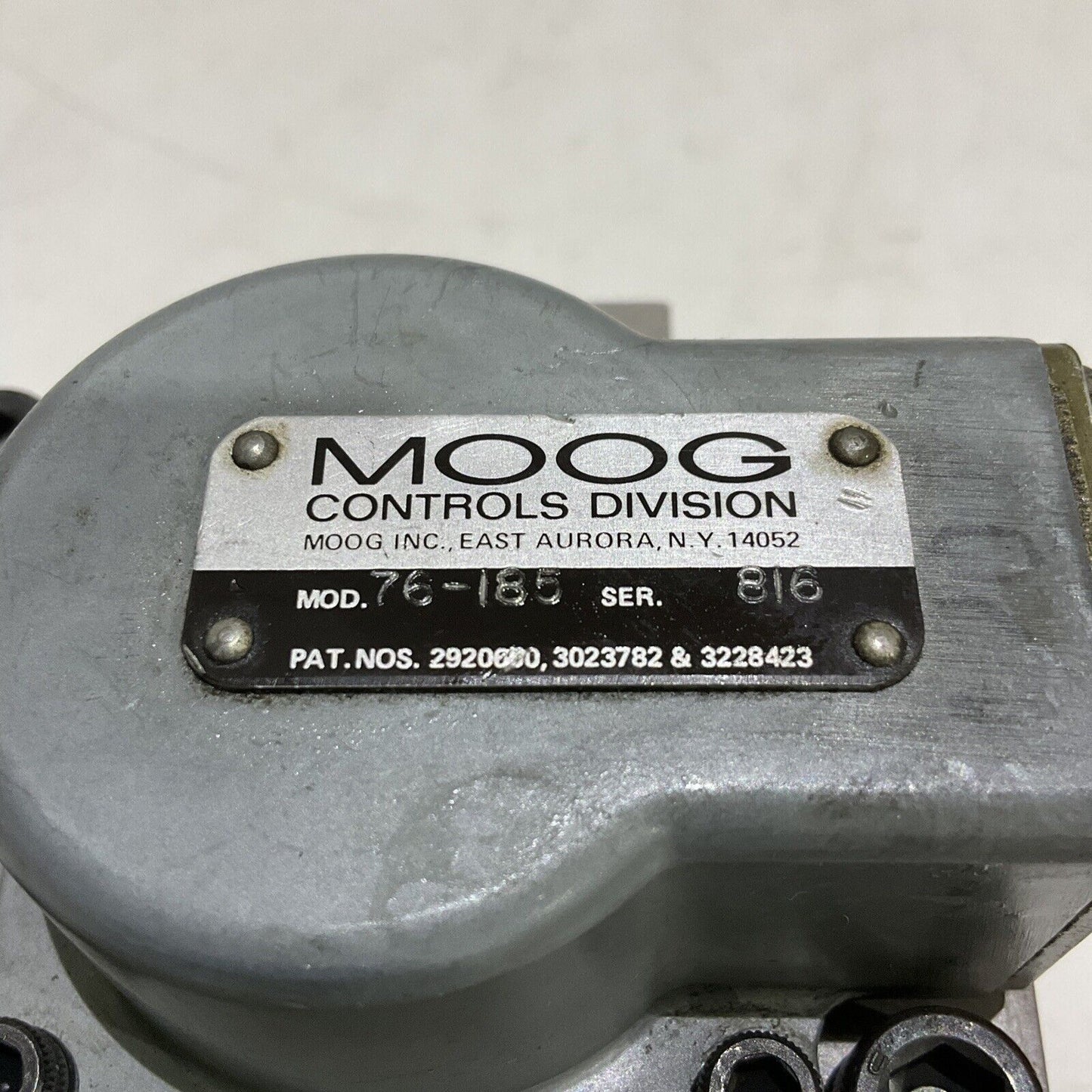 MOOG 76-185 M2021851 FLOW CONTROL HYDRAULIC SERVO VALVE 373