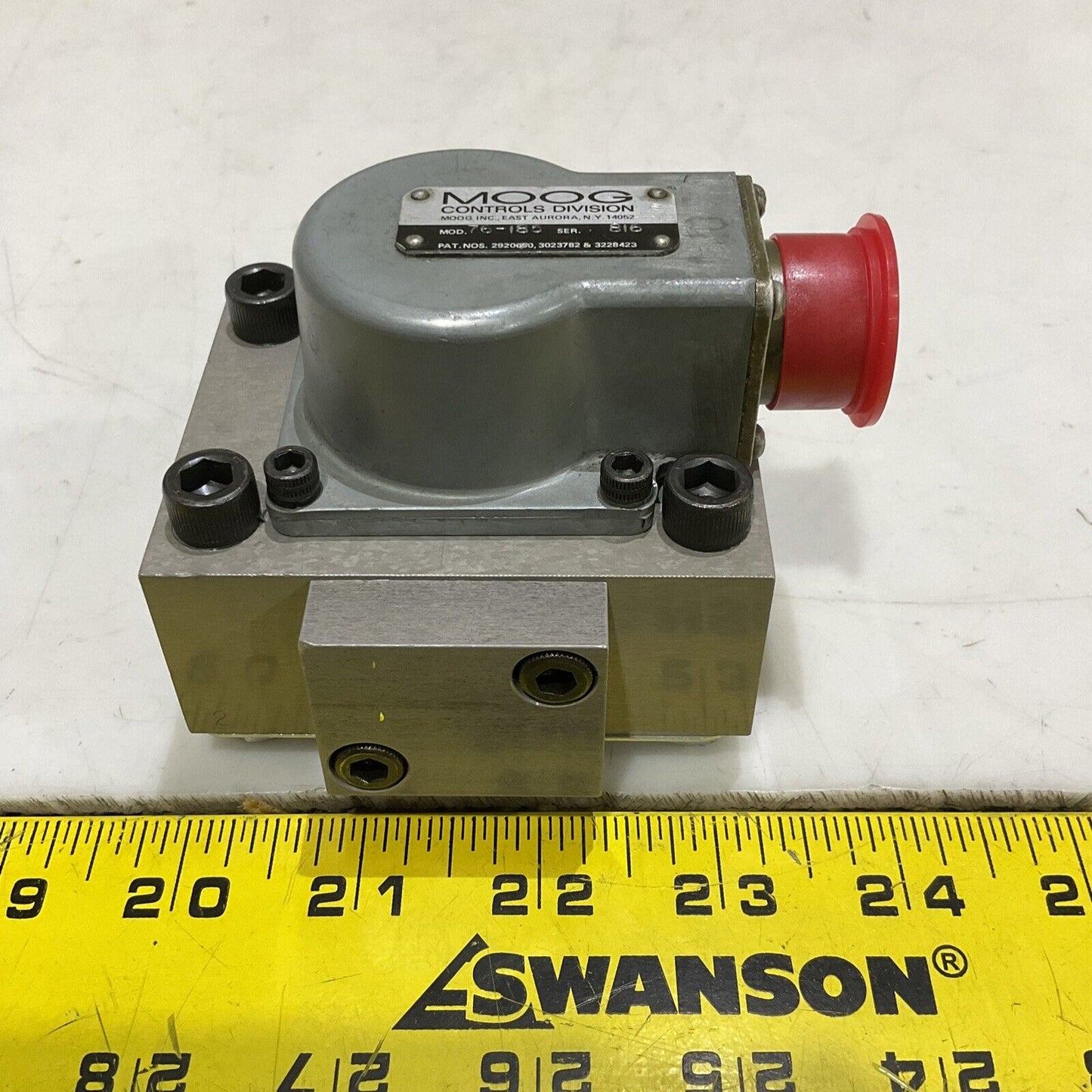 MOOG 76-185 M2021851 FLOW CONTROL HYDRAULIC SERVO VALVE 373
