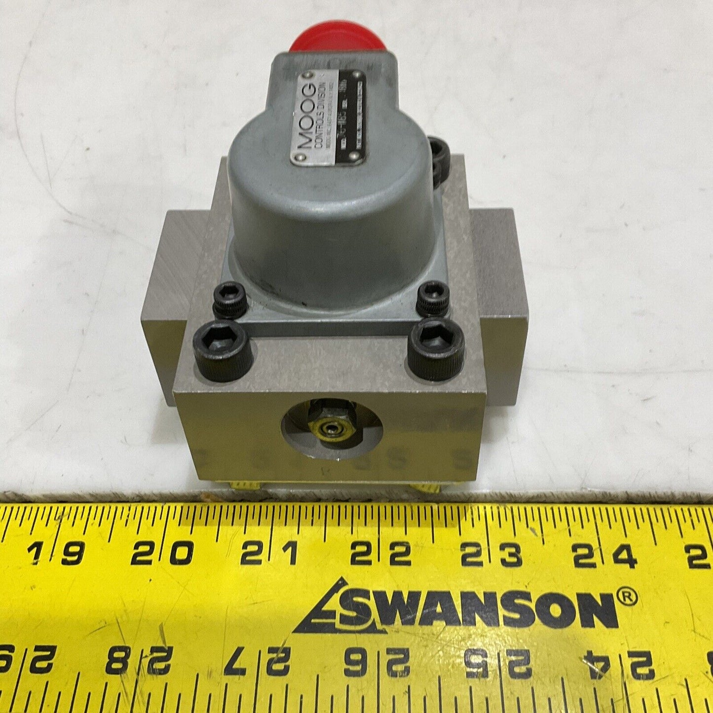 MOOG 76-185 M2021851 FLOW CONTROL HYDRAULIC SERVO VALVE 373